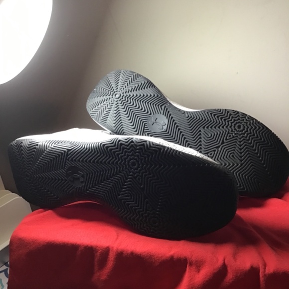 🔥CURRY, by Under Armour, new cond. no box, pics. Size men’s 12, women’s 13.5🔥 - Picture 5 of 7